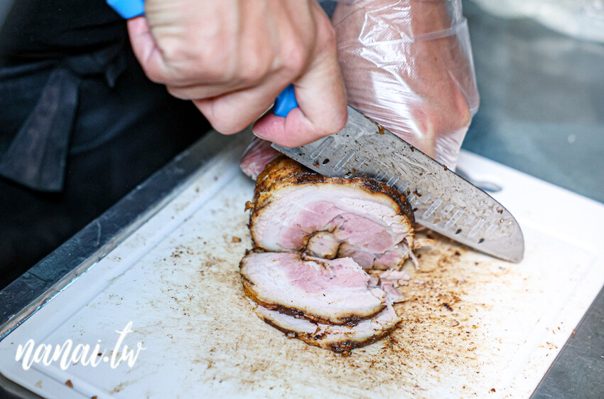 員林在地人私藏日式拉麵店!必點期間限定魔物燒豚,整塊軟骨肉長15公分。