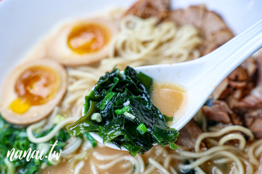 員林在地人私藏日式拉麵店!必點期間限定魔物燒豚,整塊軟骨肉長15公分。