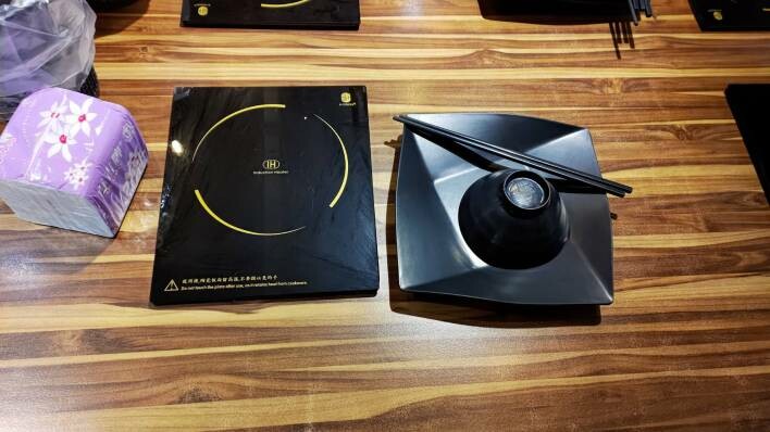 【三峽美食】蒙古紅蒙古火鍋，道地蒙古麻辣鍋 | 安格斯牛、海鮮吃到飽