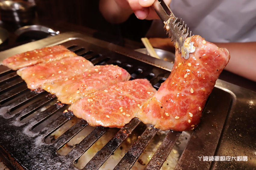 新竹燒肉推薦大阪燒肉燒魂Yakikon，新竹火車站附近美食餐廳！氣氛超嗨的燒烤店，每月一日無限暢飲