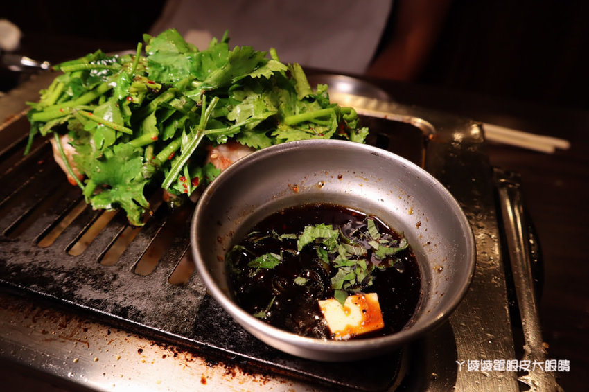 新竹燒肉推薦大阪燒肉燒魂Yakikon，新竹火車站附近美食餐廳！氣氛超嗨的燒烤店，每月一日無限暢飲