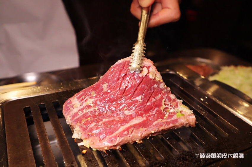 新竹燒肉推薦大阪燒肉燒魂Yakikon，新竹火車站附近美食餐廳！氣氛超嗨的燒烤店，每月一日無限暢飲