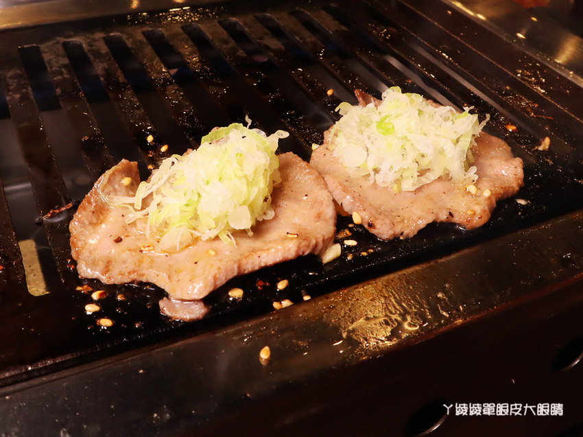 新竹燒肉推薦大阪燒肉燒魂Yakikon，新竹火車站附近美食餐廳！氣氛超嗨的燒烤店，每月一日無限暢飲