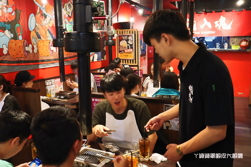 新竹燒肉推薦大阪燒肉燒魂Yakikon，新竹火車站附近美食餐廳！氣氛超嗨的燒烤店，每月一日無限暢飲