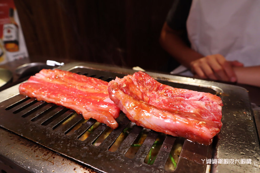 新竹燒肉推薦大阪燒肉燒魂Yakikon，新竹火車站附近美食餐廳！氣氛超嗨的燒烤店，每月一日無限暢飲