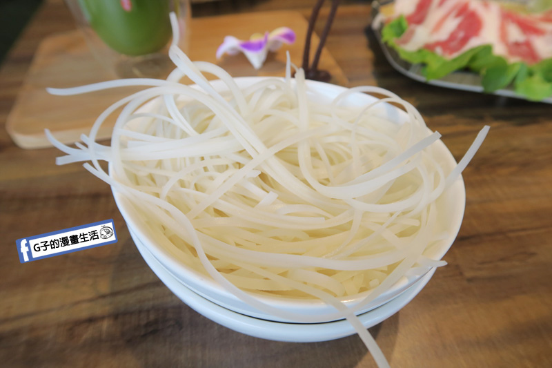 老椰兄新泰式料理.泰式餐廳.泰式鴛鴦鍋.椰奶.檸檬香茅.泰式打拋豬煎餃.個人定食.ATT 4 Recharge