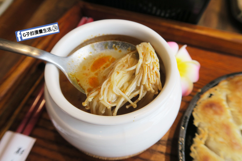 老椰兄新泰式料理.泰式餐廳.泰式鴛鴦鍋.椰奶.檸檬香茅.泰式打拋豬煎餃.個人定食.ATT 4 Recharge