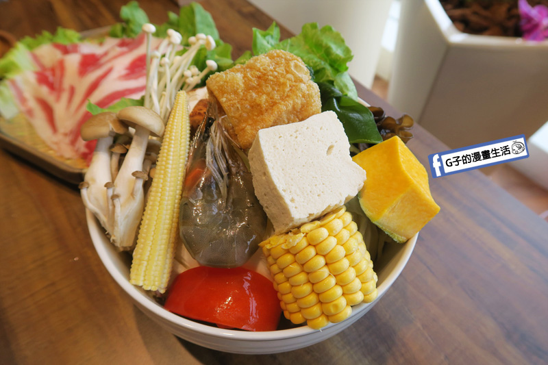 老椰兄新泰式料理.泰式餐廳.泰式鴛鴦鍋.椰奶.檸檬香茅.泰式打拋豬煎餃.個人定食.ATT 4 Recharge