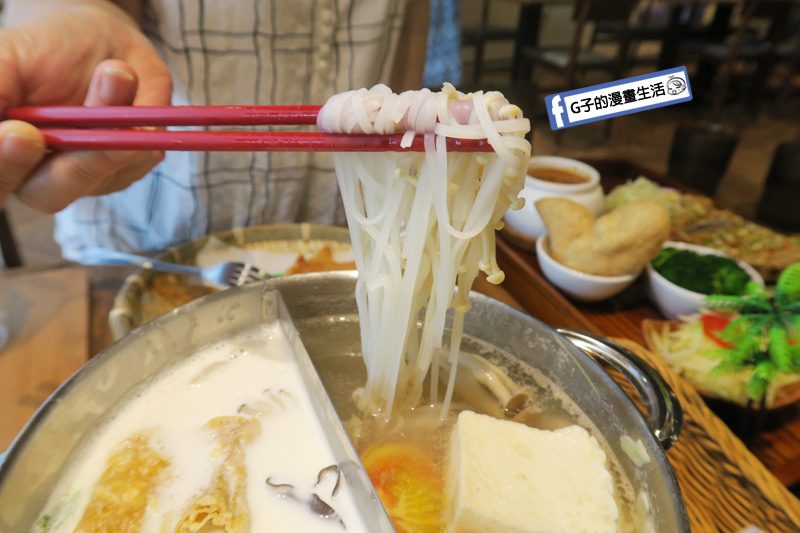 老椰兄新泰式料理.泰式餐廳.泰式鴛鴦鍋.椰奶.檸檬香茅.泰式打拋豬煎餃.個人定食.ATT 4 Recharge