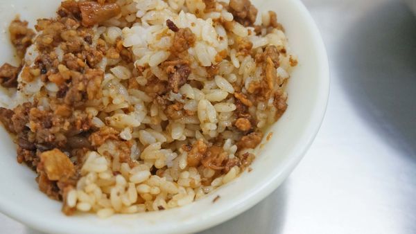 【台北美食】肉羹魯肉飯-沒有店名的超級美味小吃店
