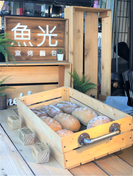 【南投住宿】魚樂魚池 背包客棧 ￭ 魚光窯烤 手作麵包 x 包含免費早餐、鄰近日月潭║南投青年旅館推薦、南投背包客棧推薦、日月潭伴手禮推薦