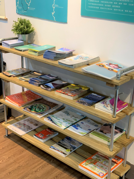 【南投住宿】魚樂魚池 背包客棧 ￭ 魚光窯烤 手作麵包 x 包含免費早餐、鄰近日月潭║南投青年旅館推薦、南投背包客棧推薦、日月潭伴手禮推薦