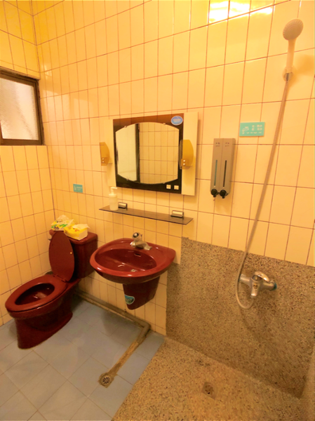 【南投住宿】魚樂魚池 背包客棧 ￭ 魚光窯烤 手作麵包 x 包含免費早餐、鄰近日月潭║南投青年旅館推薦、南投背包客棧推薦、日月潭伴手禮推薦