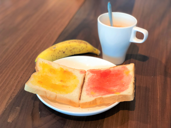 【南投住宿】魚樂魚池 背包客棧 ￭ 魚光窯烤 手作麵包 x 包含免費早餐、鄰近日月潭║南投青年旅館推薦、南投背包客棧推薦、日月潭伴手禮推薦