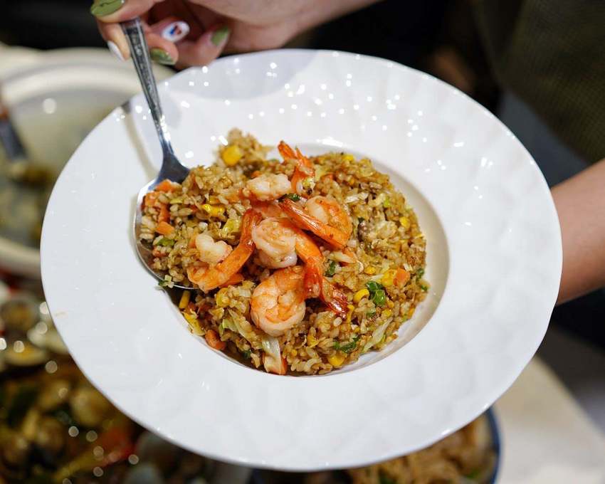 台中中式熱炒店『南村食堂』30年總舖師坐鎮。嚴選食材、大份量、聚餐首選！(提供場地租借)