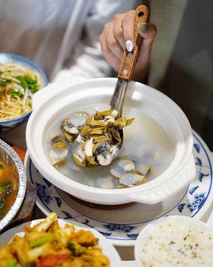 台中中式熱炒店『南村食堂』30年總舖師坐鎮。嚴選食材、大份量、聚餐首選！(提供場地租借)