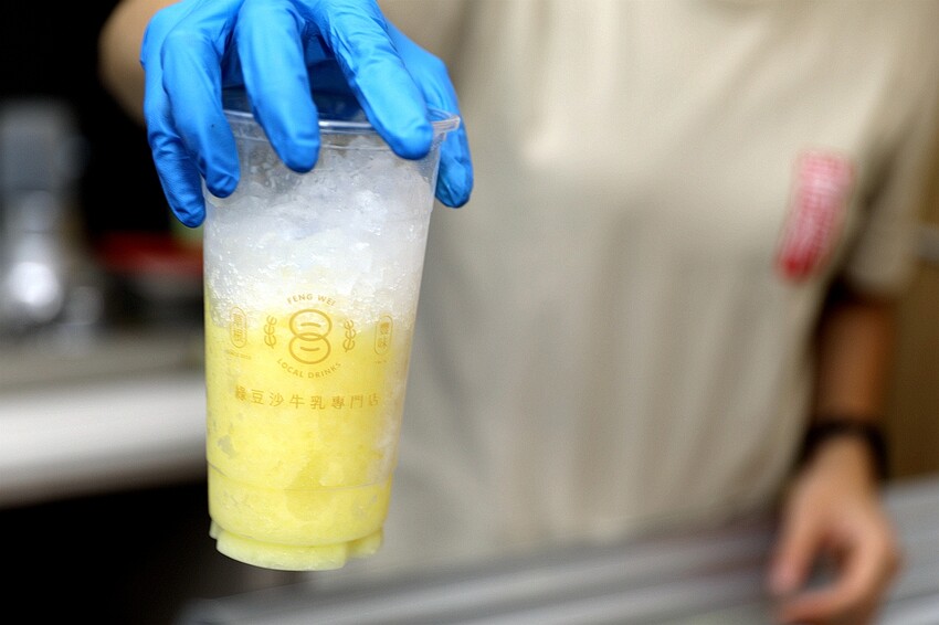 綠豆控喝起來！真材實料 採用崙背鮮乳 綿密滑順的綠豆沙牛奶 濃郁香醇超對味