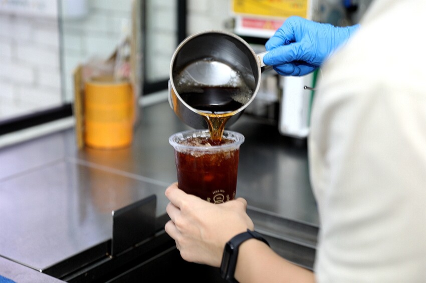 綠豆控喝起來！真材實料 採用崙背鮮乳 綿密滑順的綠豆沙牛奶 濃郁香醇超對味