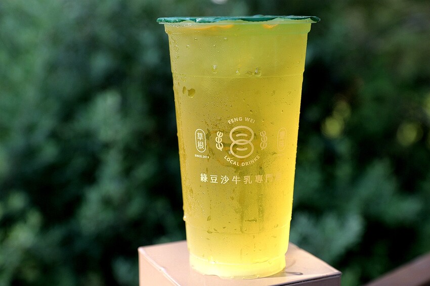 綠豆控喝起來！真材實料 採用崙背鮮乳 綿密滑順的綠豆沙牛奶 濃郁香醇超對味