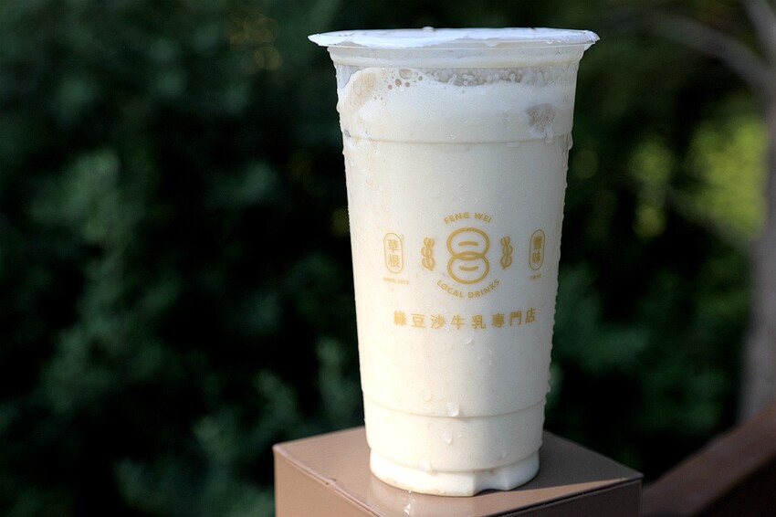 綠豆控喝起來！真材實料 採用崙背鮮乳 綿密滑順的綠豆沙牛奶 濃郁香醇超對味