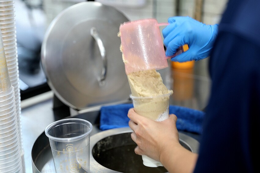 綠豆控喝起來！真材實料 採用崙背鮮乳 綿密滑順的綠豆沙牛奶 濃郁香醇超對味