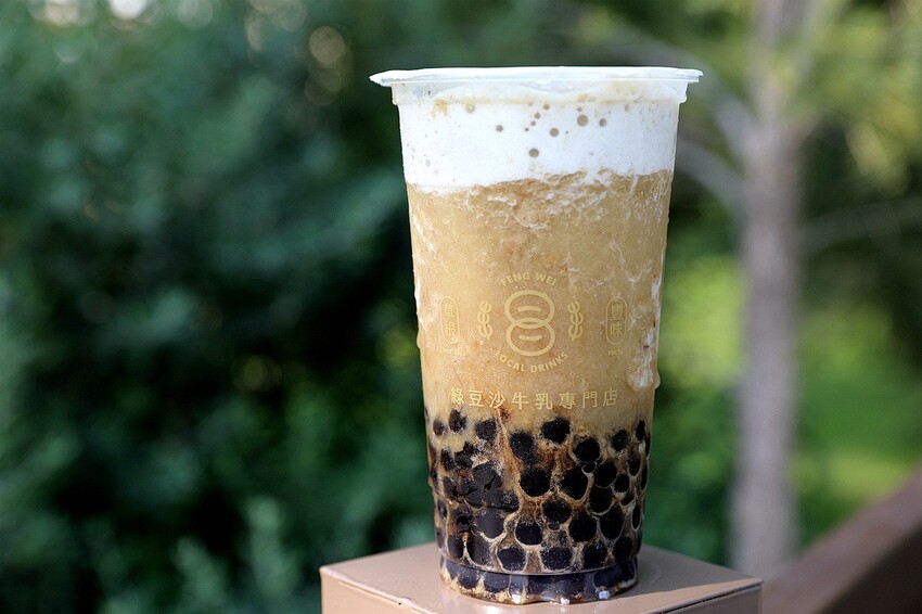 綠豆控喝起來！真材實料 採用崙背鮮乳 綿密滑順的綠豆沙牛奶 濃郁香醇超對味