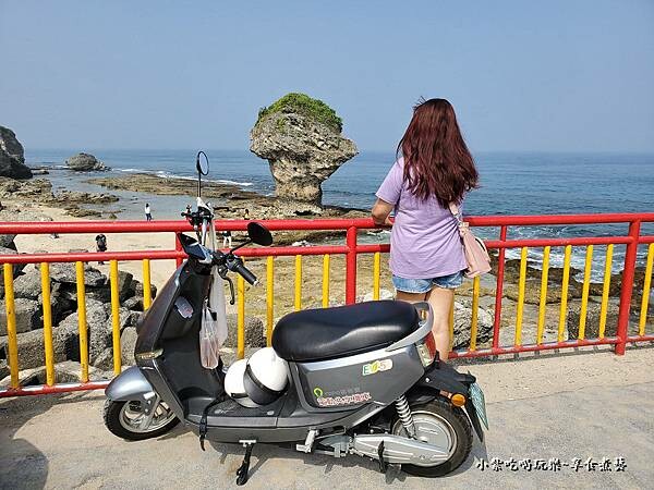 花瓶岩-小琉球路得寶電動機車.jpg