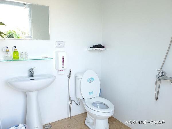 廚房外公共洗手間-番仔厝民宿 (2).jpg