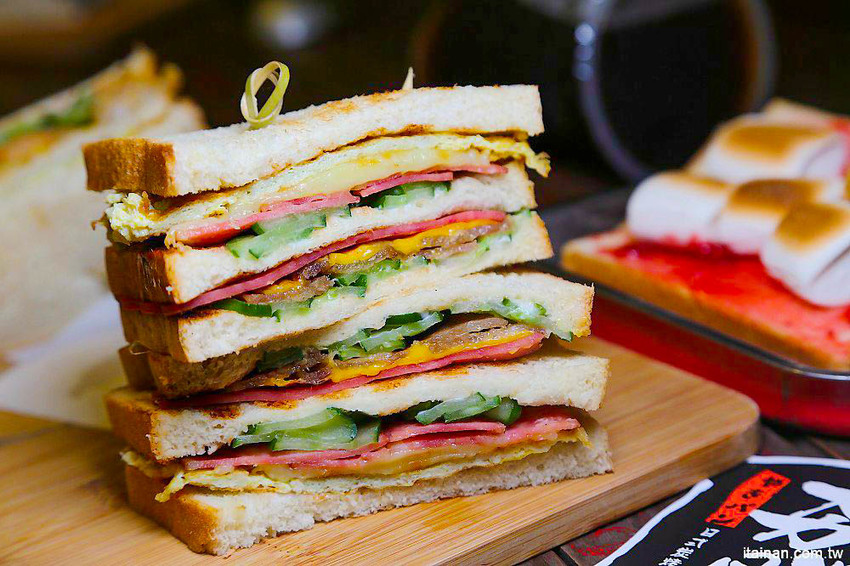 夯胖日式炭烤吐司-台南總店~台南宵夜不是只有牛肉湯!宵夜吃炸牛排、炸蝦口味的碳烤吐司正夯! - 台南好Food遊