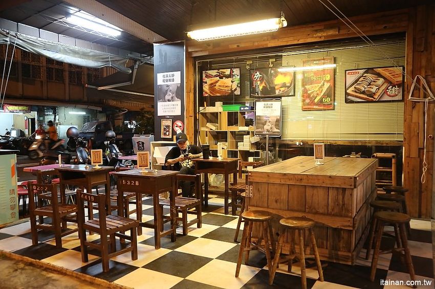 夯胖日式炭烤吐司-台南總店~台南宵夜不是只有牛肉湯!宵夜吃炸牛排、炸蝦口味的碳烤吐司正夯! - 台南好Food遊