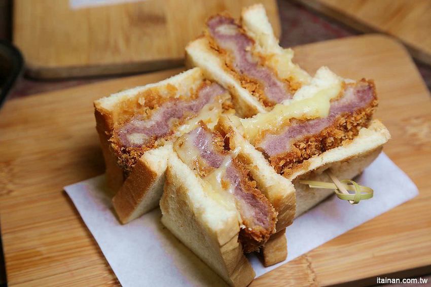 夯胖日式炭烤吐司-台南總店~台南宵夜不是只有牛肉湯!宵夜吃炸牛排、炸蝦口味的碳烤吐司正夯! - 台南好Food遊