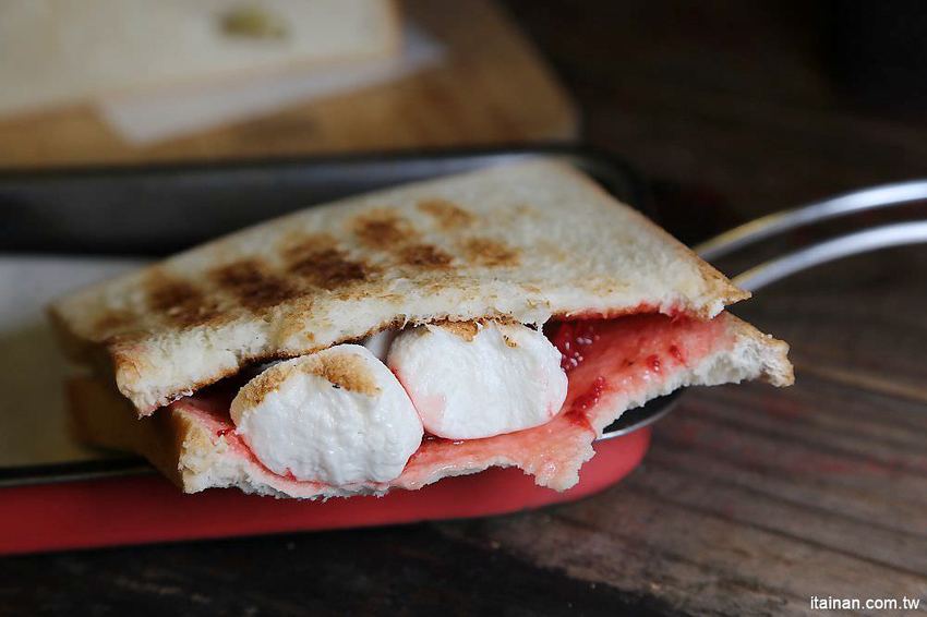 夯胖日式炭烤吐司-台南總店~台南宵夜不是只有牛肉湯!宵夜吃炸牛排、炸蝦口味的碳烤吐司正夯! - 台南好Food遊