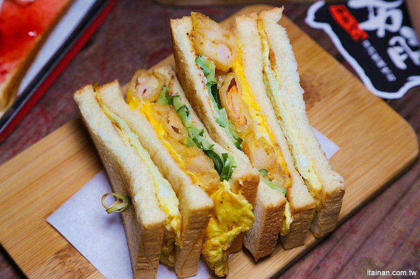 夯胖日式炭烤吐司-台南總店~台南宵夜不是只有牛肉湯!宵夜吃炸牛排、炸蝦口味的碳烤吐司正夯! - 台南好Food遊