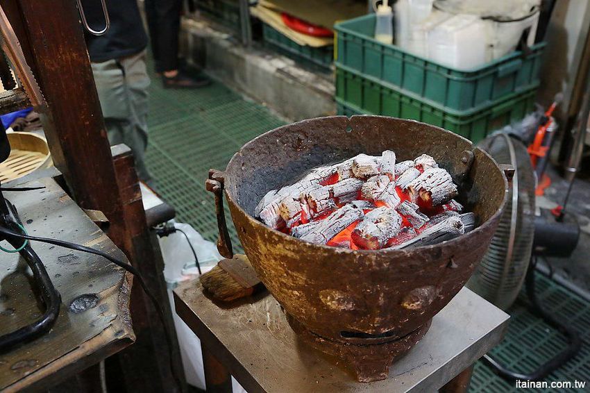 夯胖日式炭烤吐司-台南總店~台南宵夜不是只有牛肉湯!宵夜吃炸牛排、炸蝦口味的碳烤吐司正夯! - 台南好Food遊