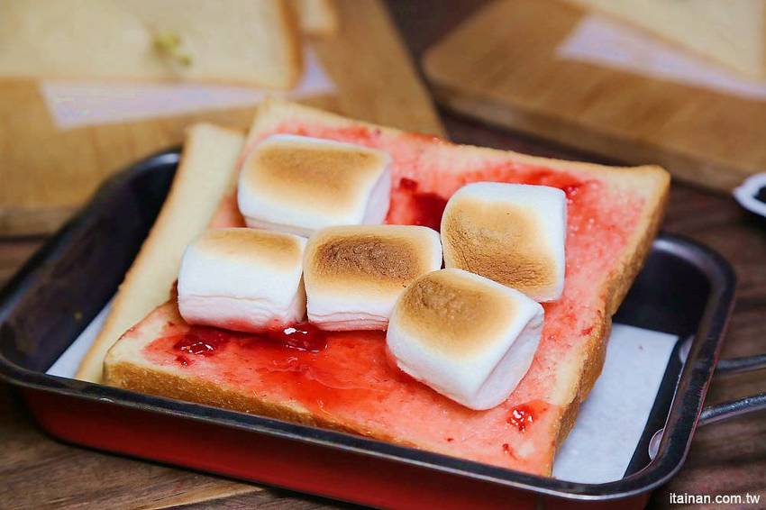 夯胖日式炭烤吐司-台南總店~台南宵夜不是只有牛肉湯!宵夜吃炸牛排、炸蝦口味的碳烤吐司正夯! - 台南好Food遊