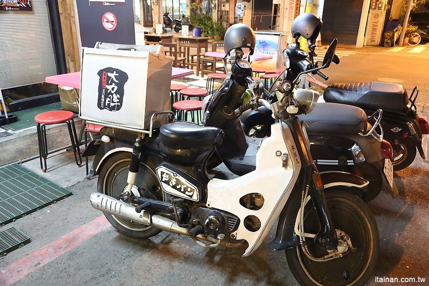 夯胖日式炭烤吐司-台南總店~台南宵夜不是只有牛肉湯!宵夜吃炸牛排、炸蝦口味的碳烤吐司正夯! - 台南好Food遊