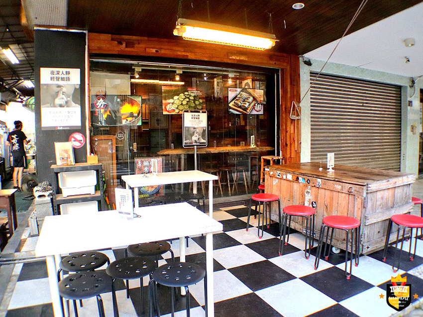 台南炭烤吐司專賣店／使用木炭現點現烤／全台首創獨家新口味／嚴選食材當天備料製作／全台南最多口味／深夜食堂宵夜新選擇