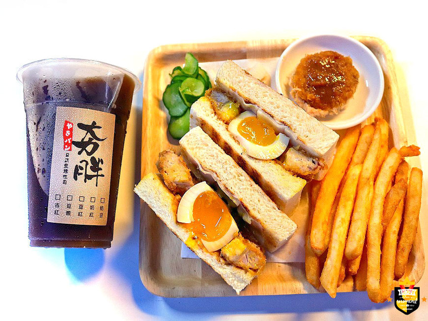 台南炭烤吐司專賣店／使用木炭現點現烤／全台首創獨家新口味／嚴選食材當天備料製作／全台南最多口味／深夜食堂宵夜新選擇