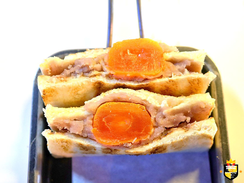 台南炭烤吐司專賣店／使用木炭現點現烤／全台首創獨家新口味／嚴選食材當天備料製作／全台南最多口味／深夜食堂宵夜新選擇