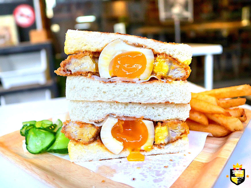 台南炭烤吐司專賣店／使用木炭現點現烤／全台首創獨家新口味／嚴選食材當天備料製作／全台南最多口味／深夜食堂宵夜新選擇