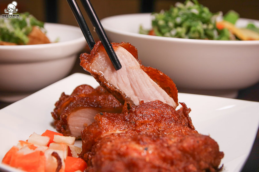 獨家特製風味之鋒勝 豚王豬排亭,必吃 打狗町炸豬排、鋒勝老兵咖哩、鮮味炸海老 - 跟著尼力吃喝玩樂&親子生活