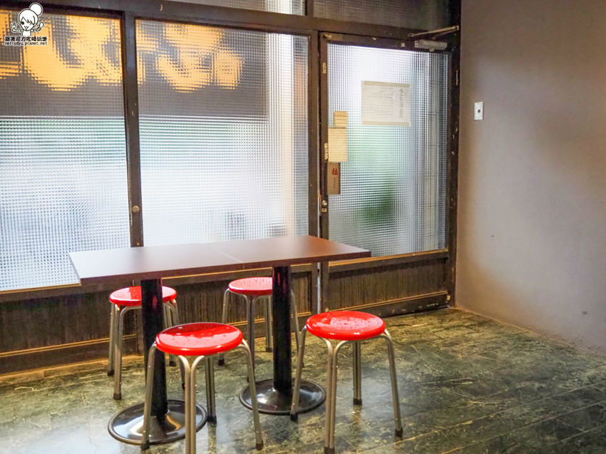 獨家特製風味之鋒勝 豚王豬排亭,必吃 打狗町炸豬排、鋒勝老兵咖哩、鮮味炸海老 - 跟著尼力吃喝玩樂&親子生活