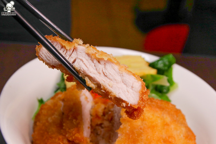 獨家特製風味之鋒勝 豚王豬排亭,必吃 打狗町炸豬排、鋒勝老兵咖哩、鮮味炸海老 - 跟著尼力吃喝玩樂&親子生活