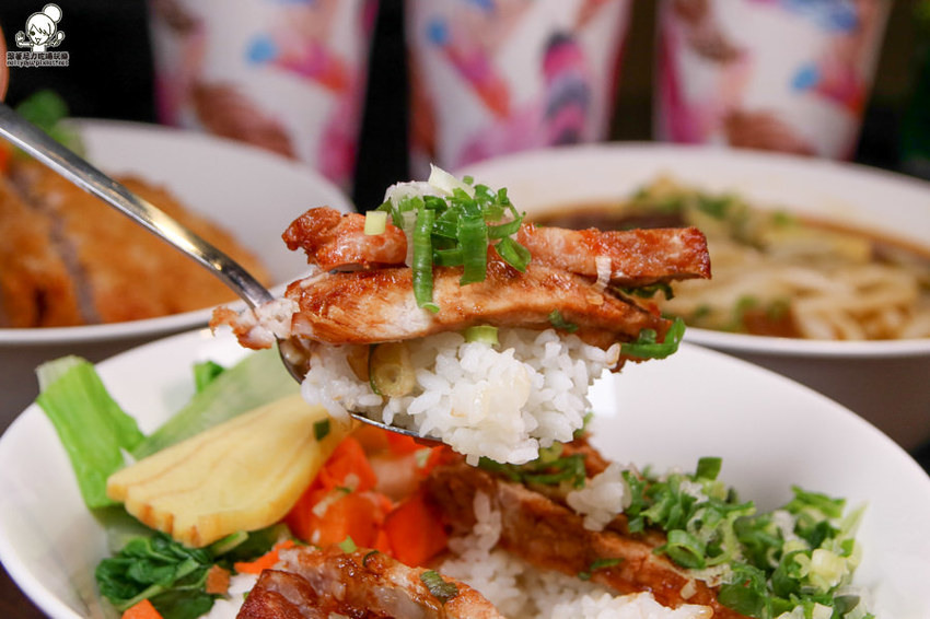 獨家特製風味之鋒勝 豚王豬排亭,必吃 打狗町炸豬排、鋒勝老兵咖哩、鮮味炸海老 - 跟著尼力吃喝玩樂&親子生活