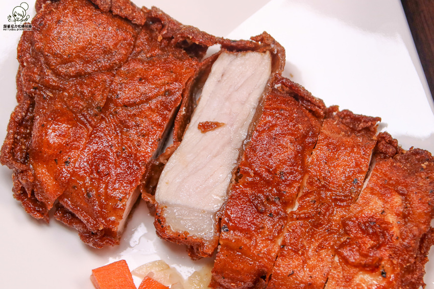 獨家特製風味之鋒勝 豚王豬排亭,必吃 打狗町炸豬排、鋒勝老兵咖哩、鮮味炸海老 - 跟著尼力吃喝玩樂&親子生活