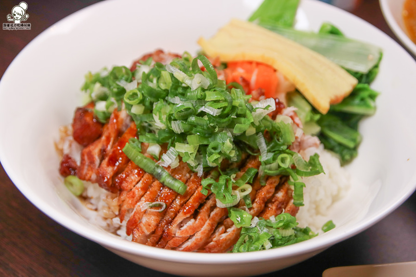 獨家特製風味之鋒勝 豚王豬排亭,必吃 打狗町炸豬排、鋒勝老兵咖哩、鮮味炸海老 - 跟著尼力吃喝玩樂&親子生活