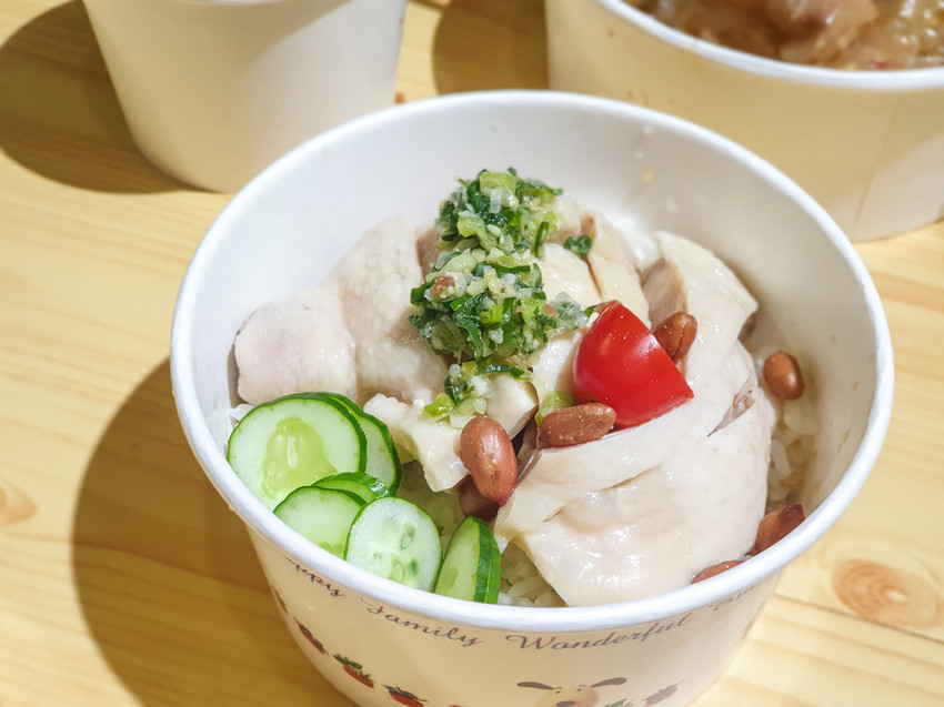 高雄美食||虎爺雞飯-夏天來份海南雞與口水雞飯，雞肉鮮嫩又清爽||左營區、海南雞飯