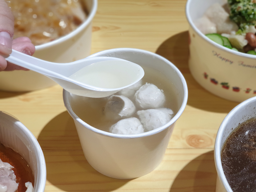 高雄美食||虎爺雞飯-夏天來份海南雞與口水雞飯，雞肉鮮嫩又清爽||左營區、海南雞飯