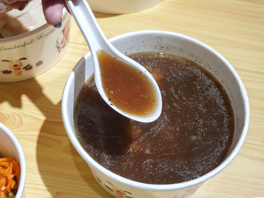 高雄美食||虎爺雞飯-夏天來份海南雞與口水雞飯，雞肉鮮嫩又清爽||左營區、海南雞飯