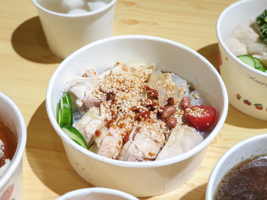高雄美食||虎爺雞飯-夏天來份海南雞與口水雞飯，雞肉鮮嫩又清爽||左營區、海南雞飯